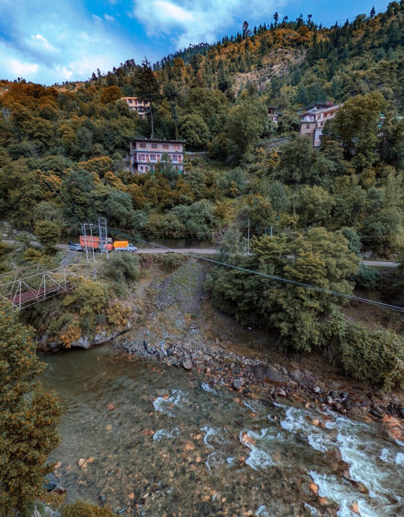 Flowing gracefully through the Tirthan Valley, the pristine River Tirthan is a serene companion on the way to Shoja, Himachal Pradesh. Known for its crystal-clear waters, surrounded by lush greenery and towering Himalayan peaks, it offers breathtaking views and a peaceful ambiance. A haven for anglers, nature lovers, and adventurers, the Tirthan River is a must-visit destination for those seeking tranquility and natural beauty.