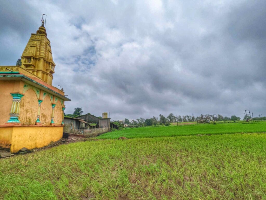 Picturesque Bendewadi Village, Maval – A serene rural hamlet nestled in the Sahyadri hills, surrounded by lush greenery and misty valleys.
This picture features a temple from Bendewadi.